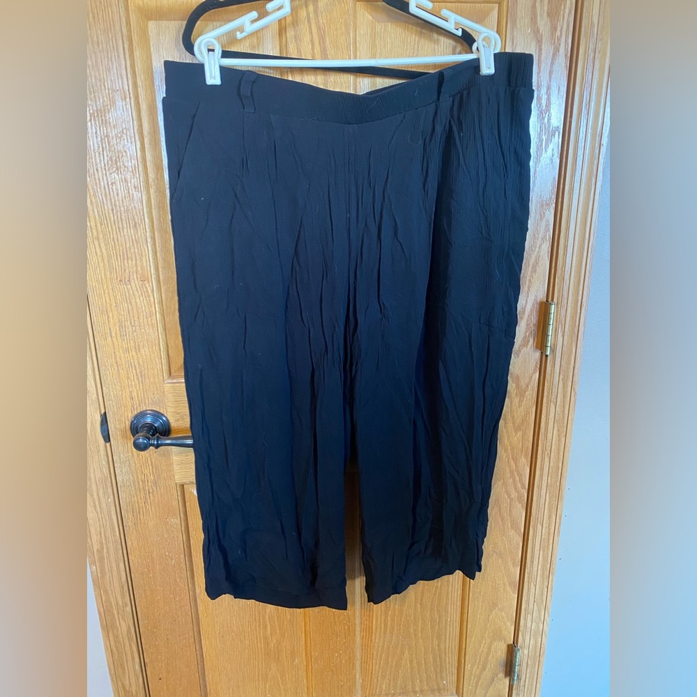 Torrid Crinkle Gauze Wide Leg Capri Pants